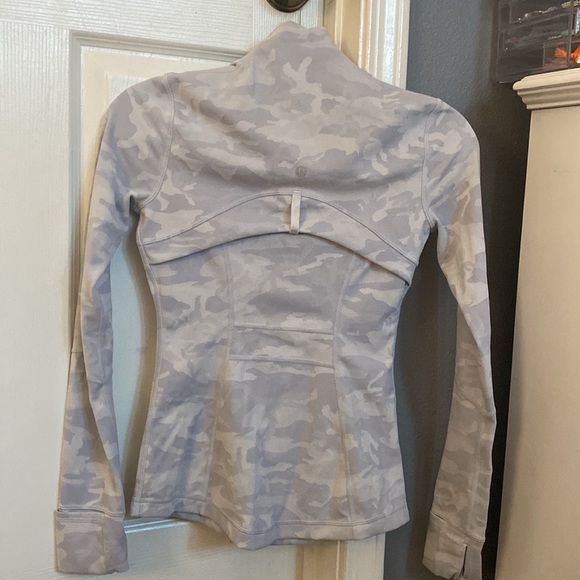 Lululemon Size 4 gray camo define Jacket - Picture 4 of 6